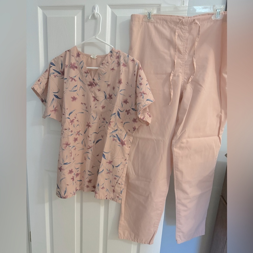 Tafford scrub set